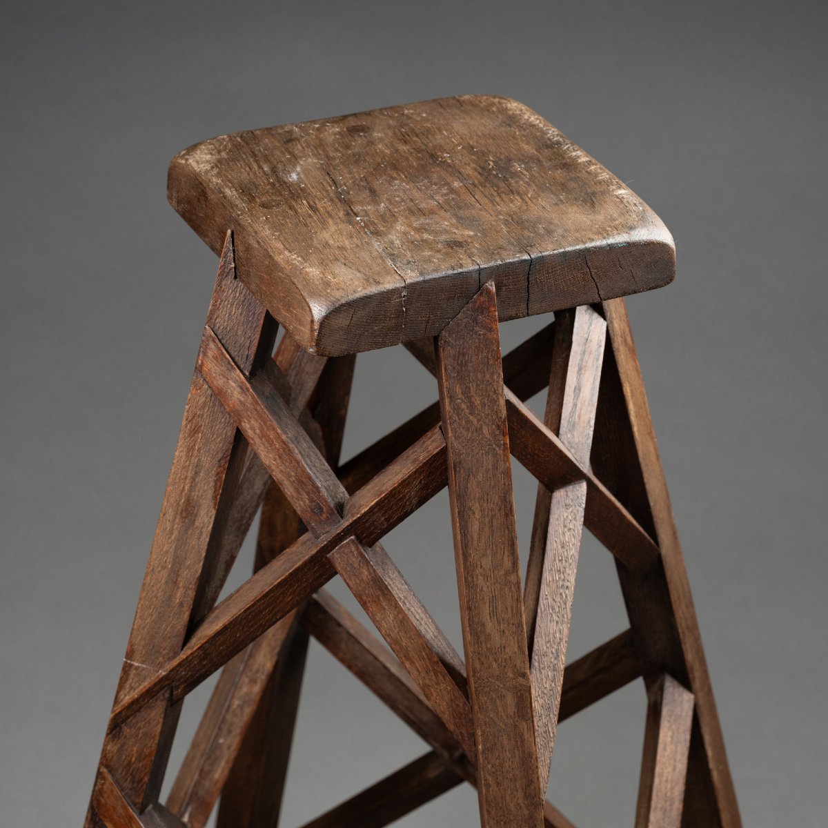 4-foot Wooden Sculpture Stand-photo-6