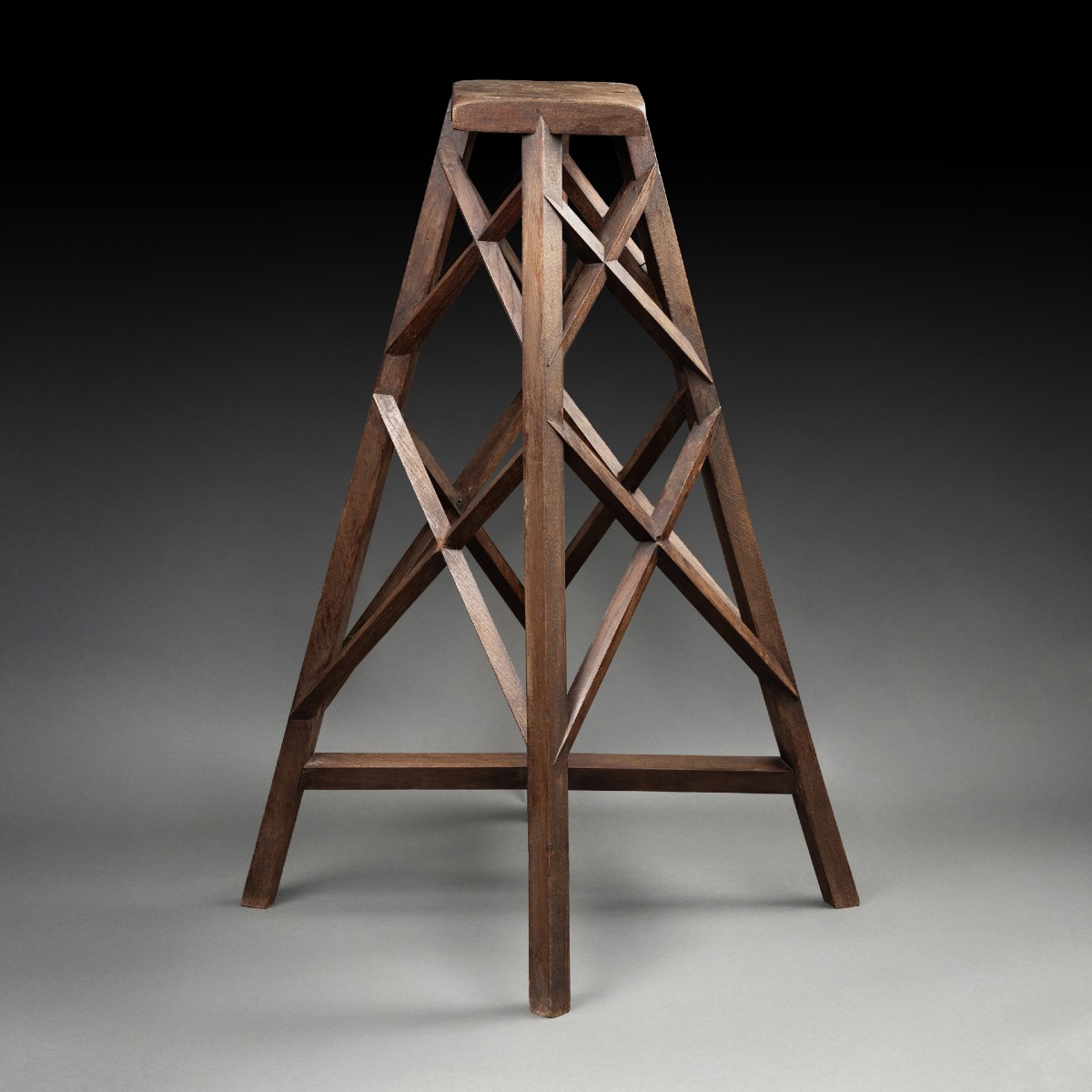 4-foot Wooden Sculpture Stand