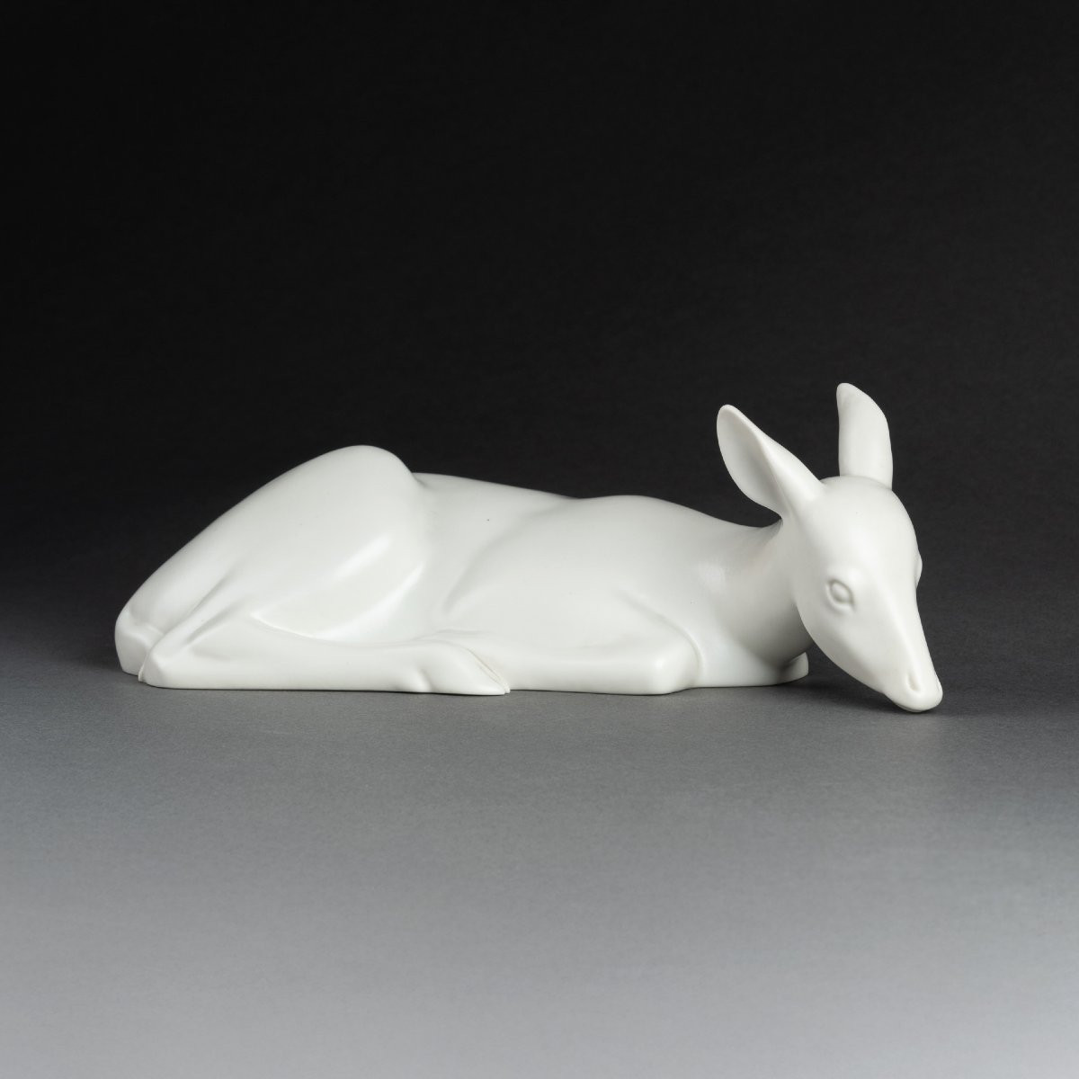 Armand Petersen: "reclining Doe", Matt White Porcelain C.1940-photo-2