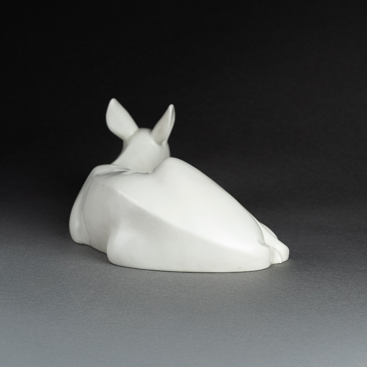 Armand Petersen: "reclining Doe", Matt White Porcelain C.1940-photo-3
