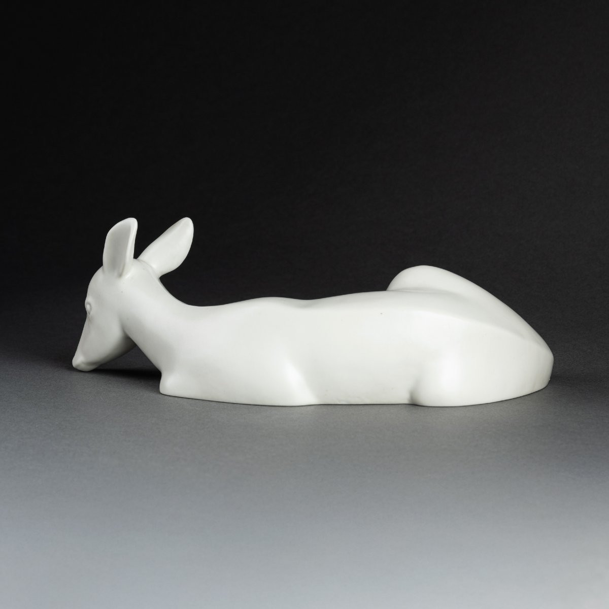Armand Petersen: "reclining Doe", Matt White Porcelain C.1940-photo-4