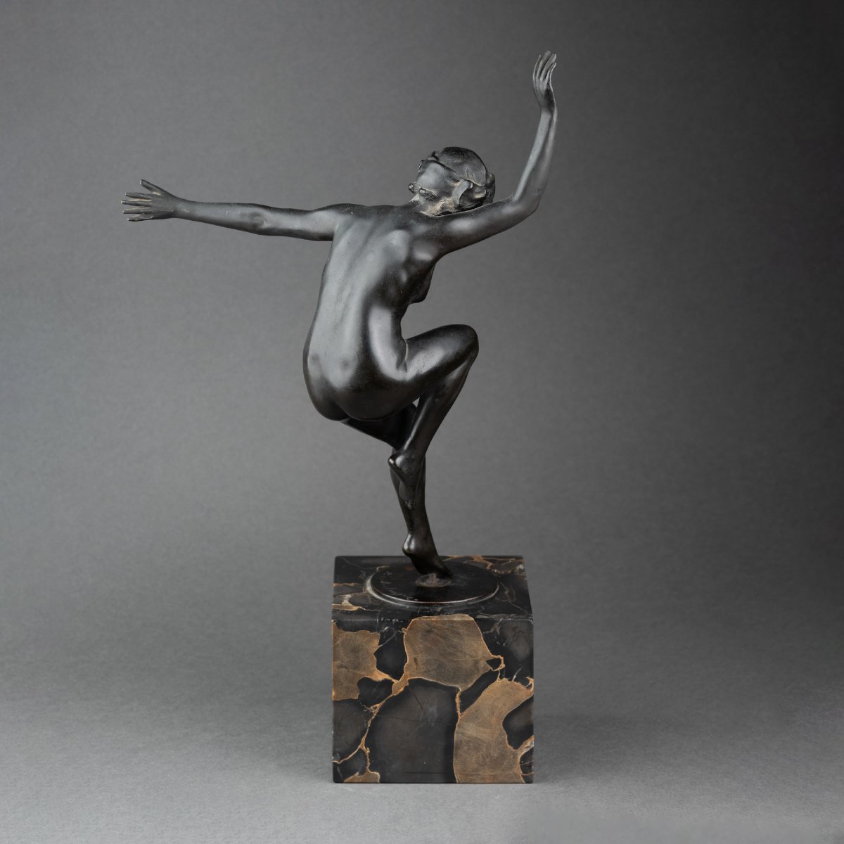 P. de Boulongne : "Danseuse nue", bronze patiné signé vers 1930-photo-1