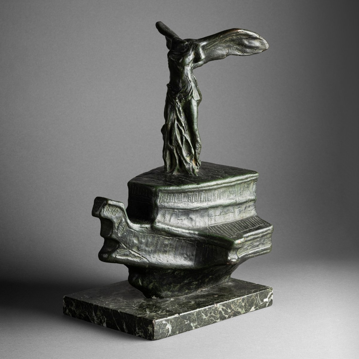 "Victoire de Samothrace" : sculpture en bronze patiné XXè siècle-photo-2