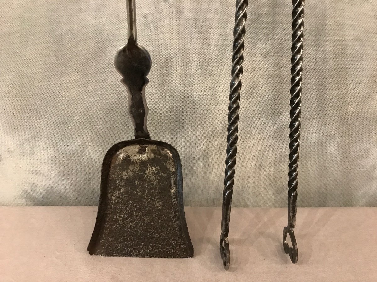 Set Of A Shovel And A Chimney Tongs In Iron From The 19th Century-photo-3