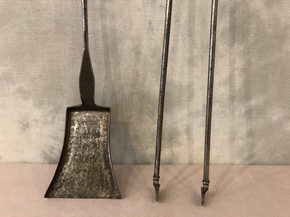 Set Of A 19th Century Iron And Bronze Shovel And Tongs -photo-3