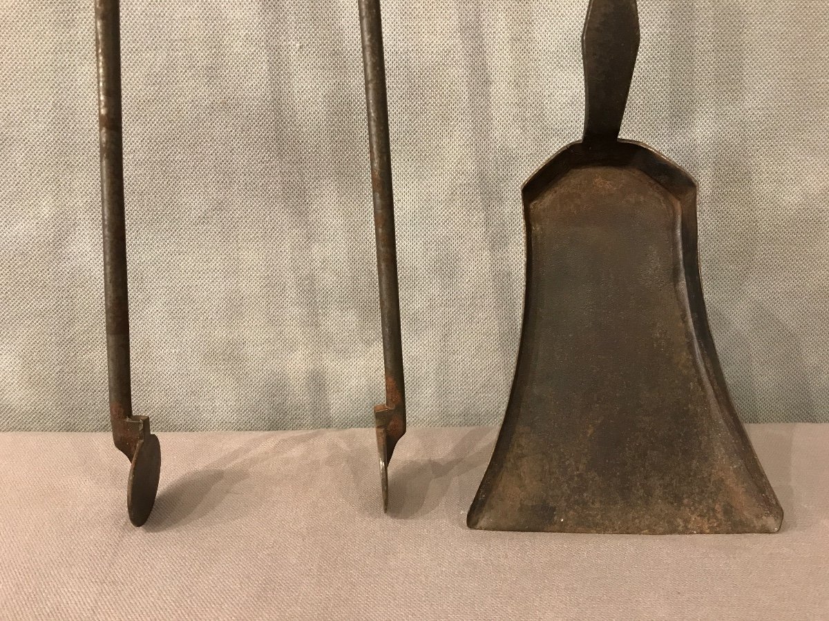 Set Of A 19th Century Iron And Bronze Shovel And Tongs -photo-2