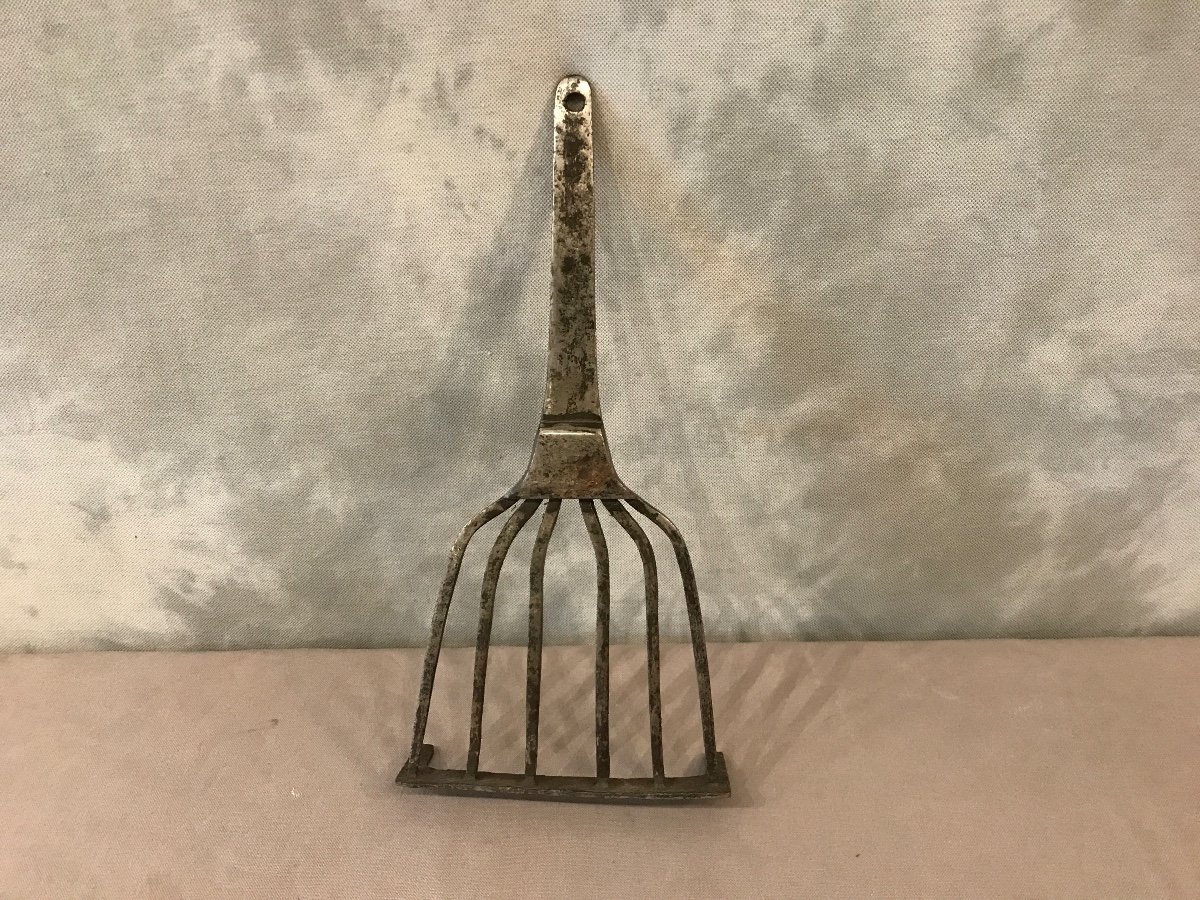 Old Wrought Iron Meat Grill From The 19th Century 