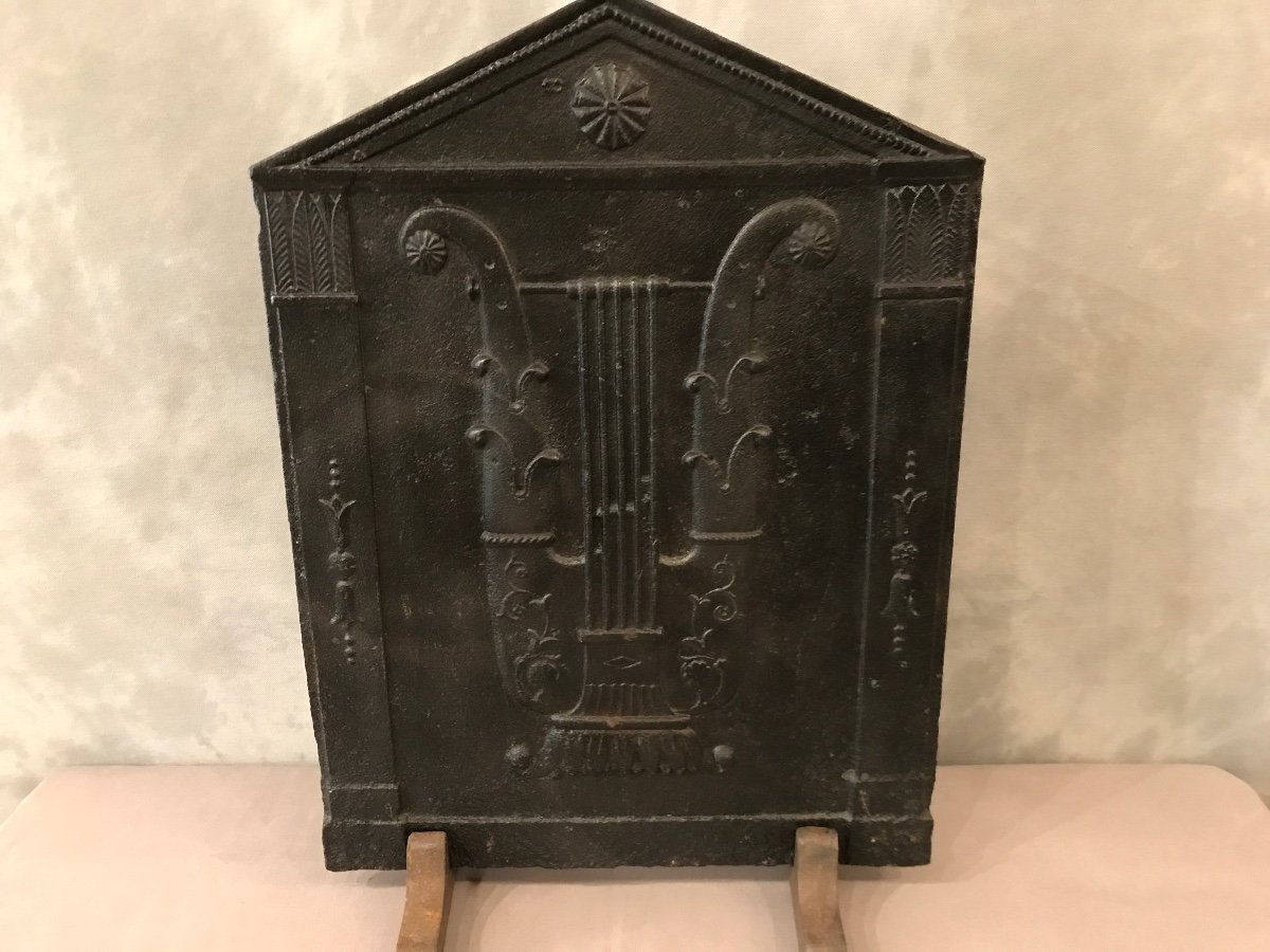 Belle Plaque De Cheminée Ancienne En Fonte Fin 18 ème  à Décor D’une Lyre -photo-4