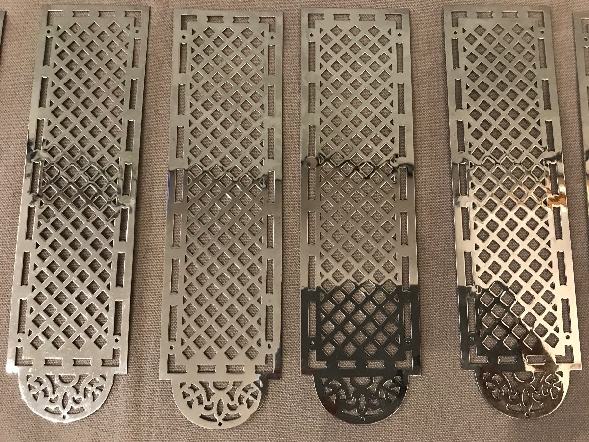 Set Of 7 White Metal Cleanliness Plates, 20th Century -photo-2