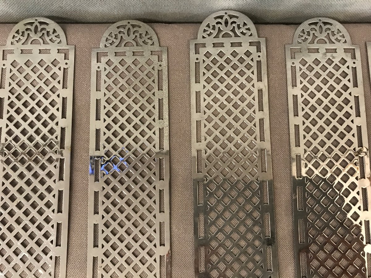 Set Of 7 White Metal Cleanliness Plates, 20th Century -photo-3