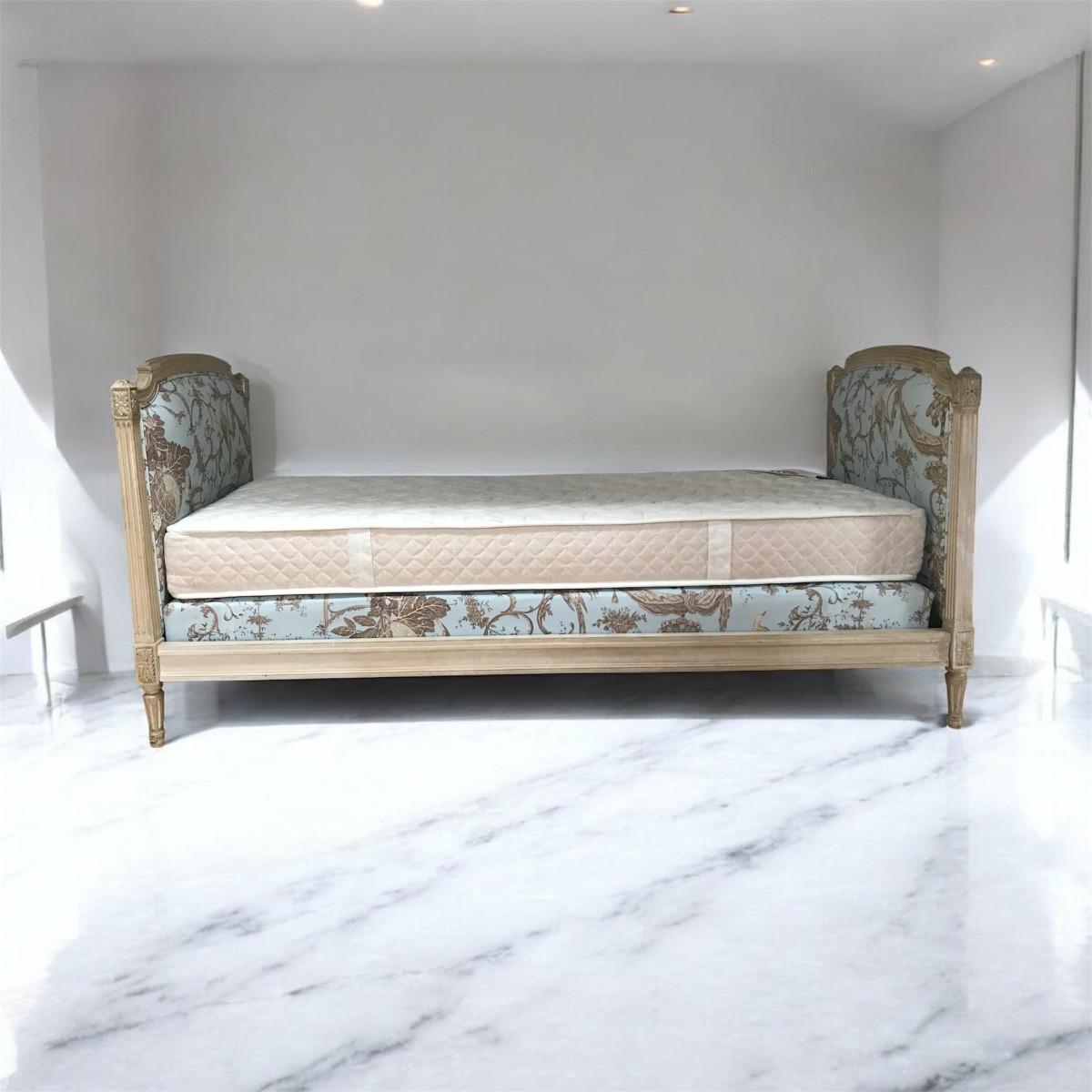 19th Century Painted Wooden Daybed Or Guest Bed -photo-7