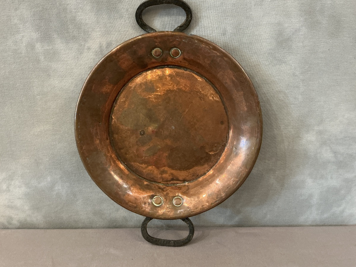 Plat rond en cuivre d’époque fin 18 ème
