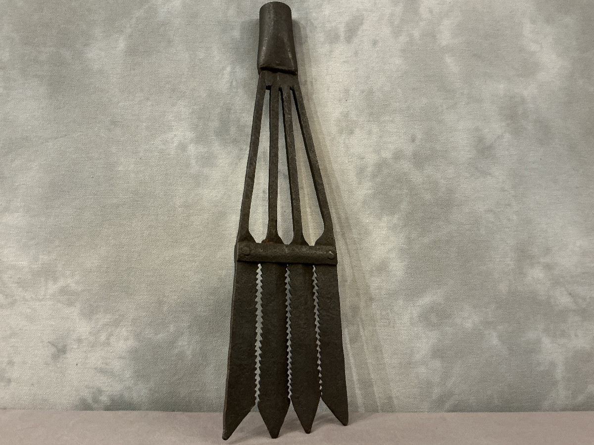 Fouëne en fer forgé d’époque 19 ème 