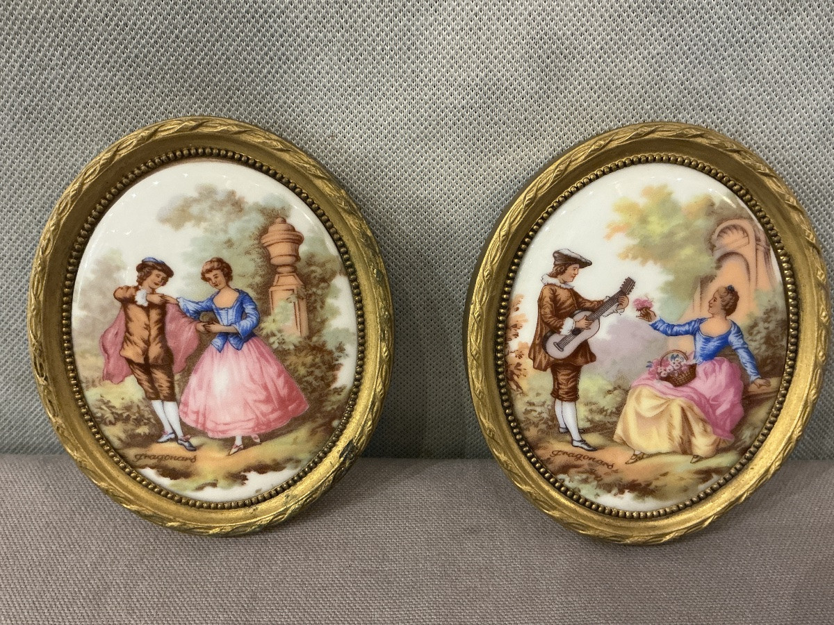 Pair Of Small Porcelain Medallion Frames With Gilt Brass Frames, 20th Century -photo-2