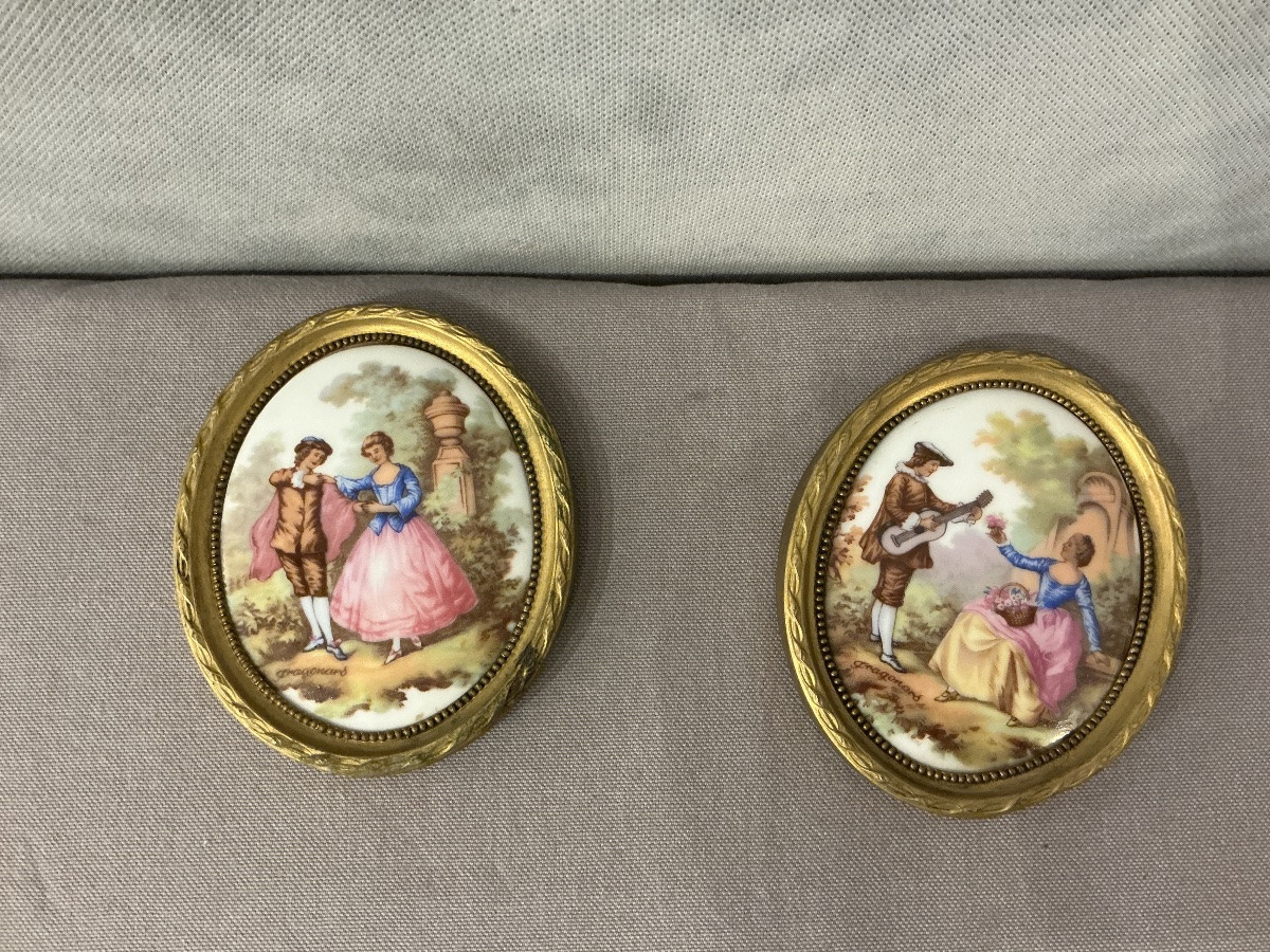 Pair Of Small Porcelain Medallion Frames With Gilt Brass Frames, 20th Century -photo-3
