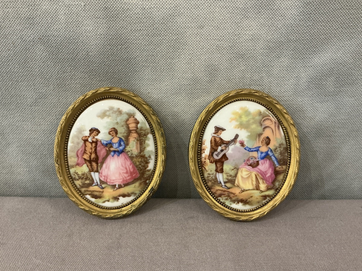 Pair Of Small Porcelain Medallion Frames With Gilt Brass Frames, 20th Century 