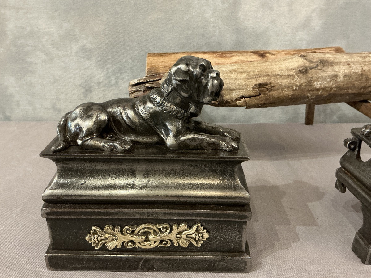 Pair Of Antique Cast Iron Dog-decorated Andirons From The 19th Century -photo-2