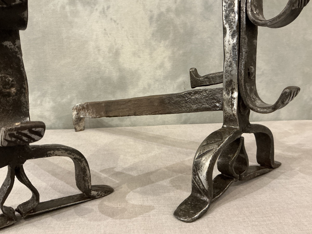 Paire de chenets anciens en fer forgé d’époque fin 17 ème début 18 ème -photo-3