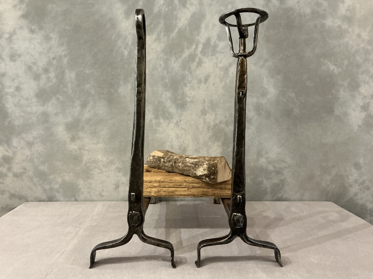 Paire de chenets anciens en fer forgé d’époque 17 ème