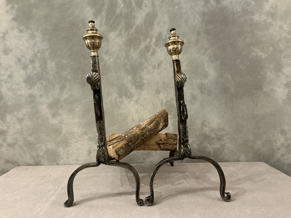 Paire de chenets anciens en fer et laiton d’époque fin 17 ème 