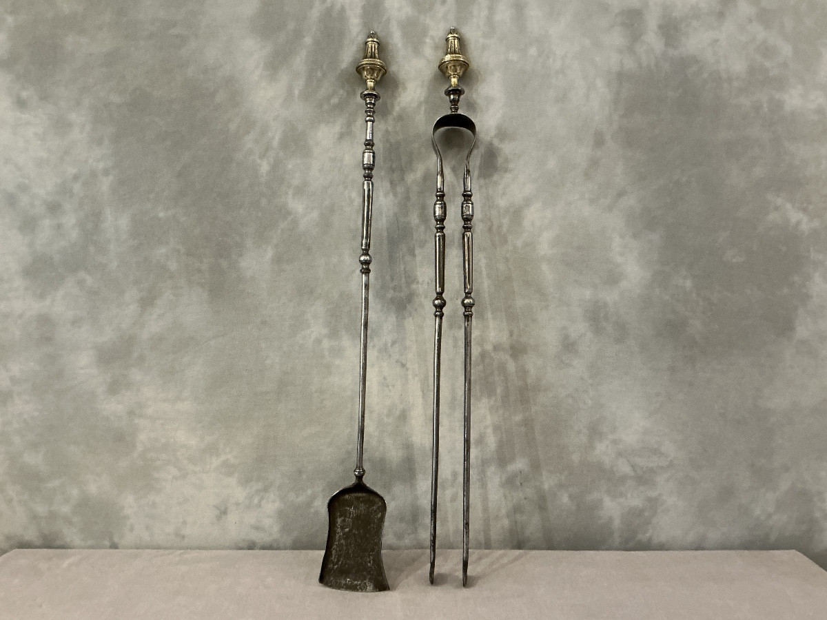 Grand ensemble d’une pelle et d’une pince en fer et bronze d’époque 19 ème 