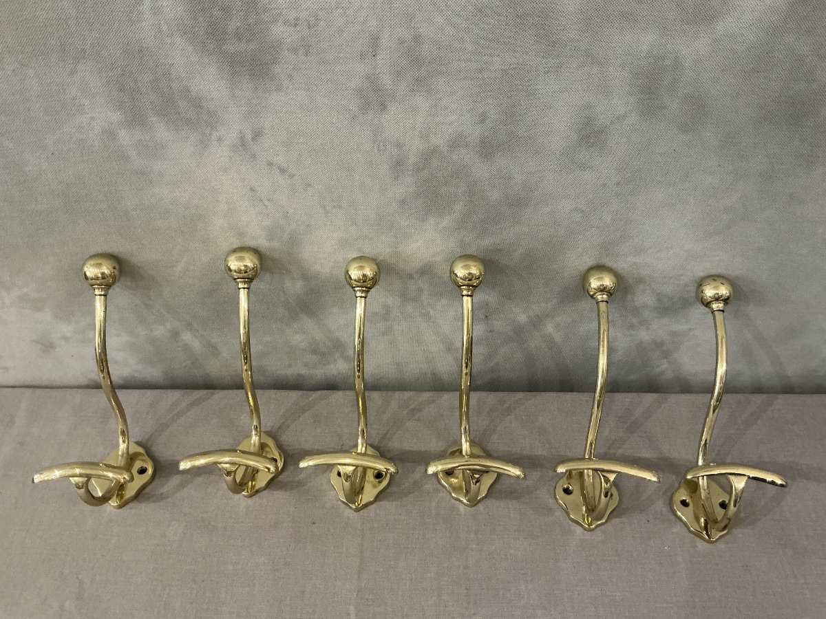 Ensemble de 6 patères, portes manteaux en laiton  poli et vernis d’époque 19 ème -photo-2