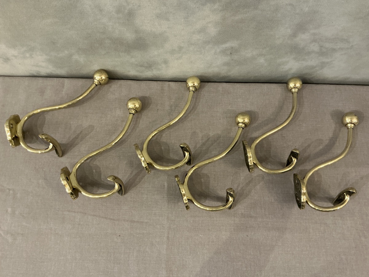 Ensemble de 6 patères, portes manteaux en laiton  poli et vernis d’époque 19 ème -photo-3