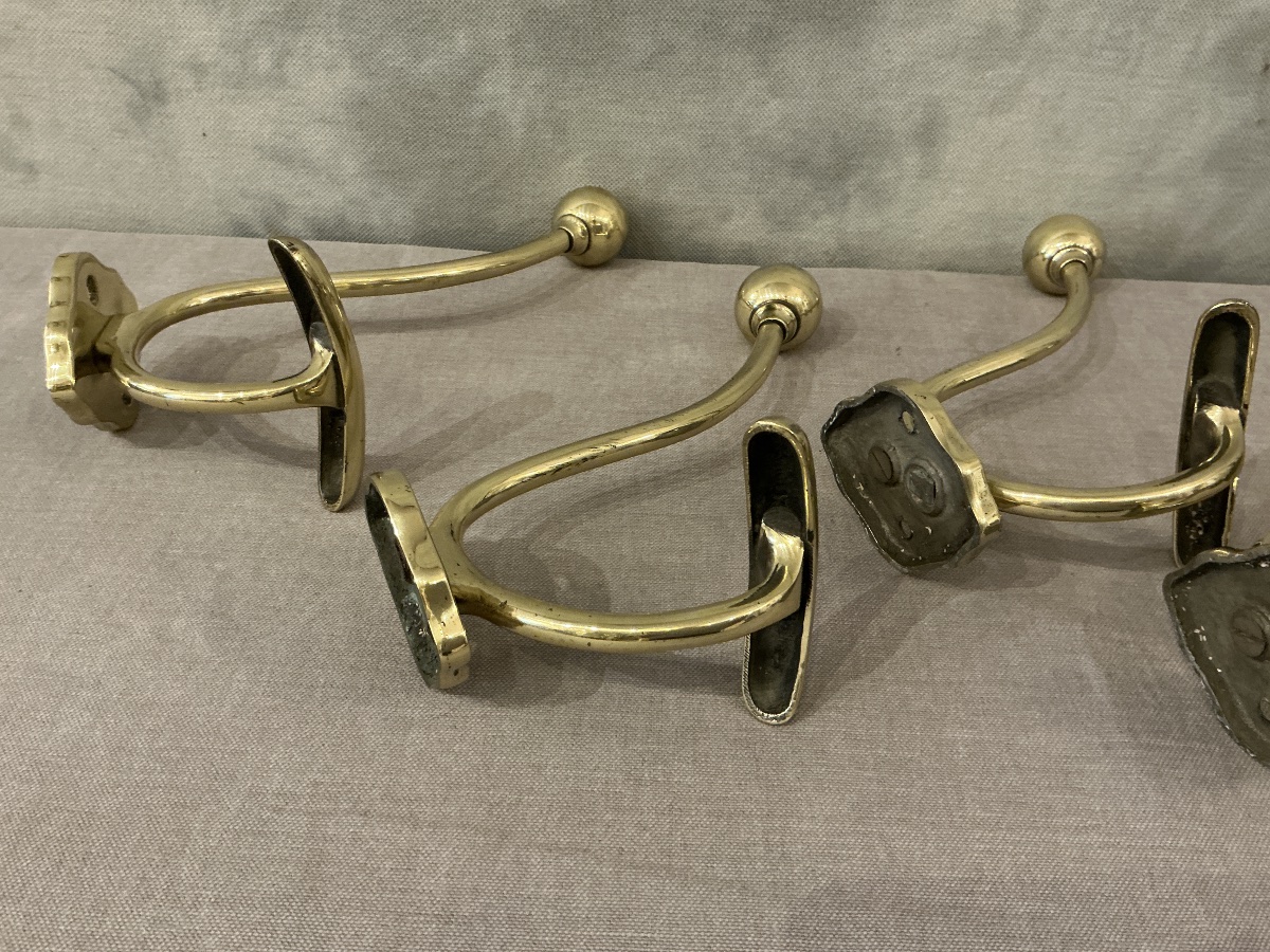 Ensemble de 6 patères, portes manteaux en laiton  poli et vernis d’époque 19 ème -photo-4