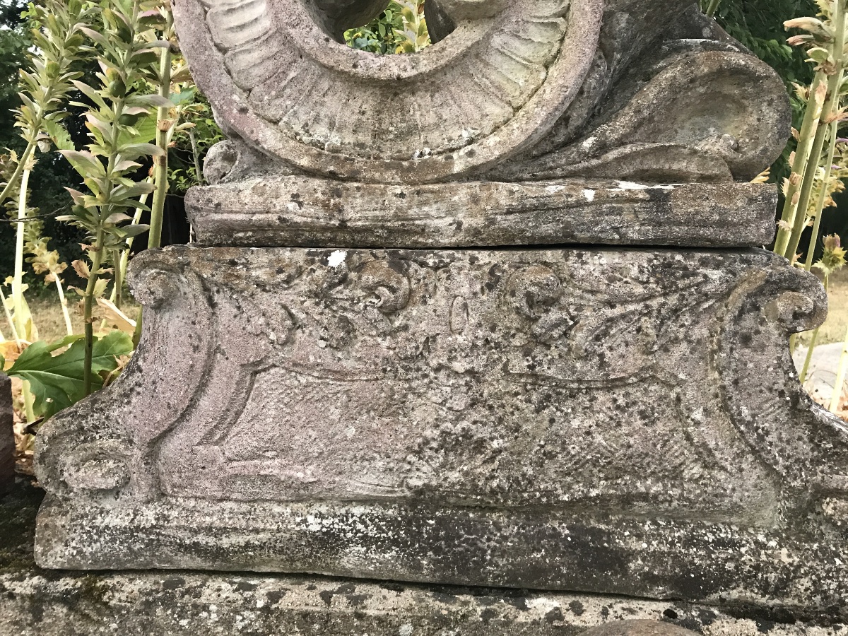 2 Reconstructed Stone Putti Statues On A 20th-century Pedestal -photo-5