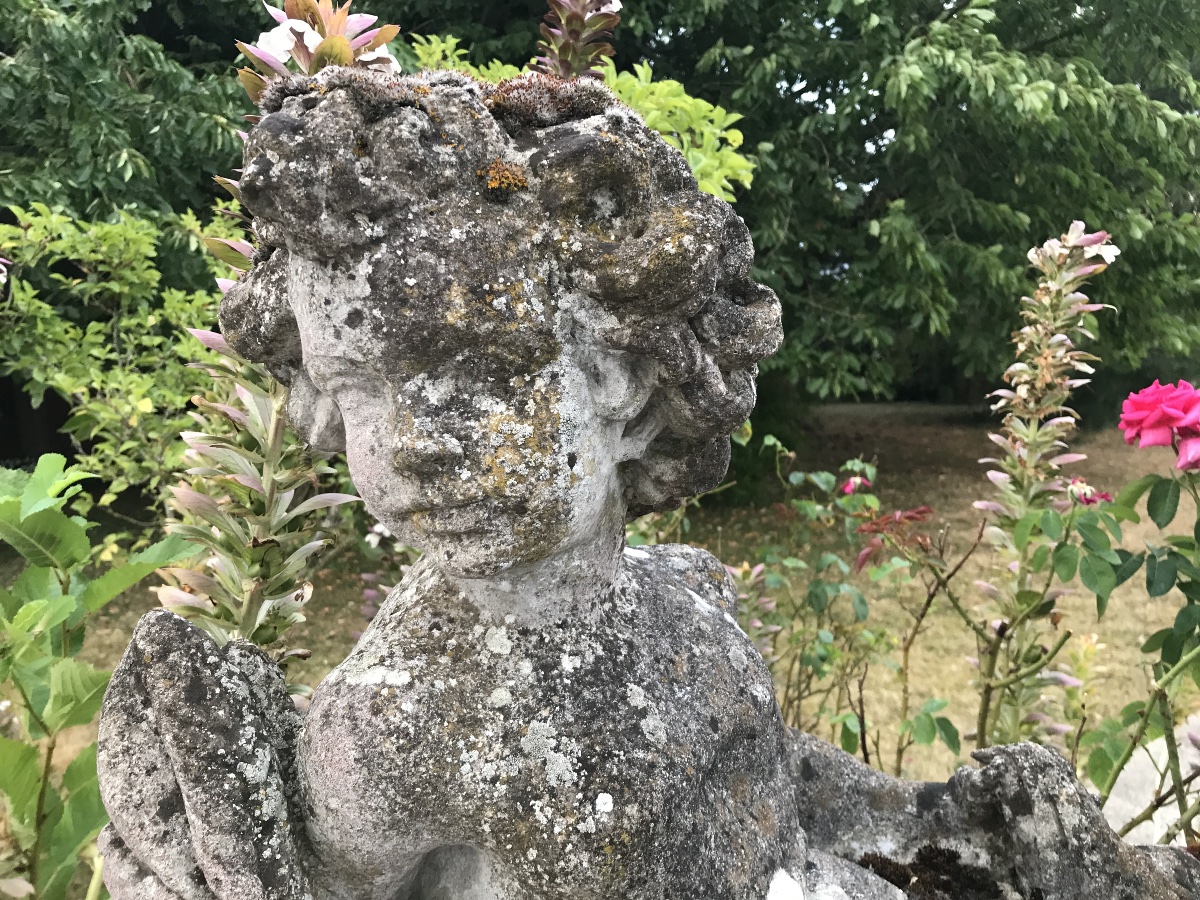 2 Reconstructed Stone Putti Statues On A 20th-century Pedestal -photo-7