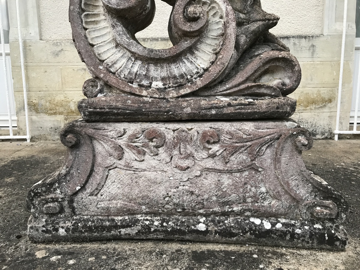 2 Reconstructed Stone Putti Statues On A 20th-century Pedestal -photo-8