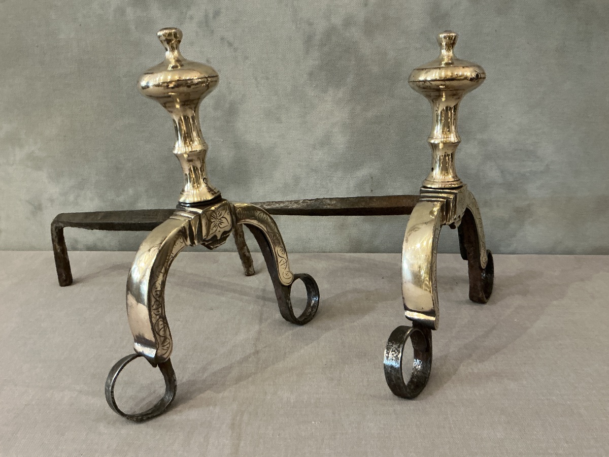 Petits chenets anciens en fer et laiton d’époque Louis XIV  17 ème -photo-3