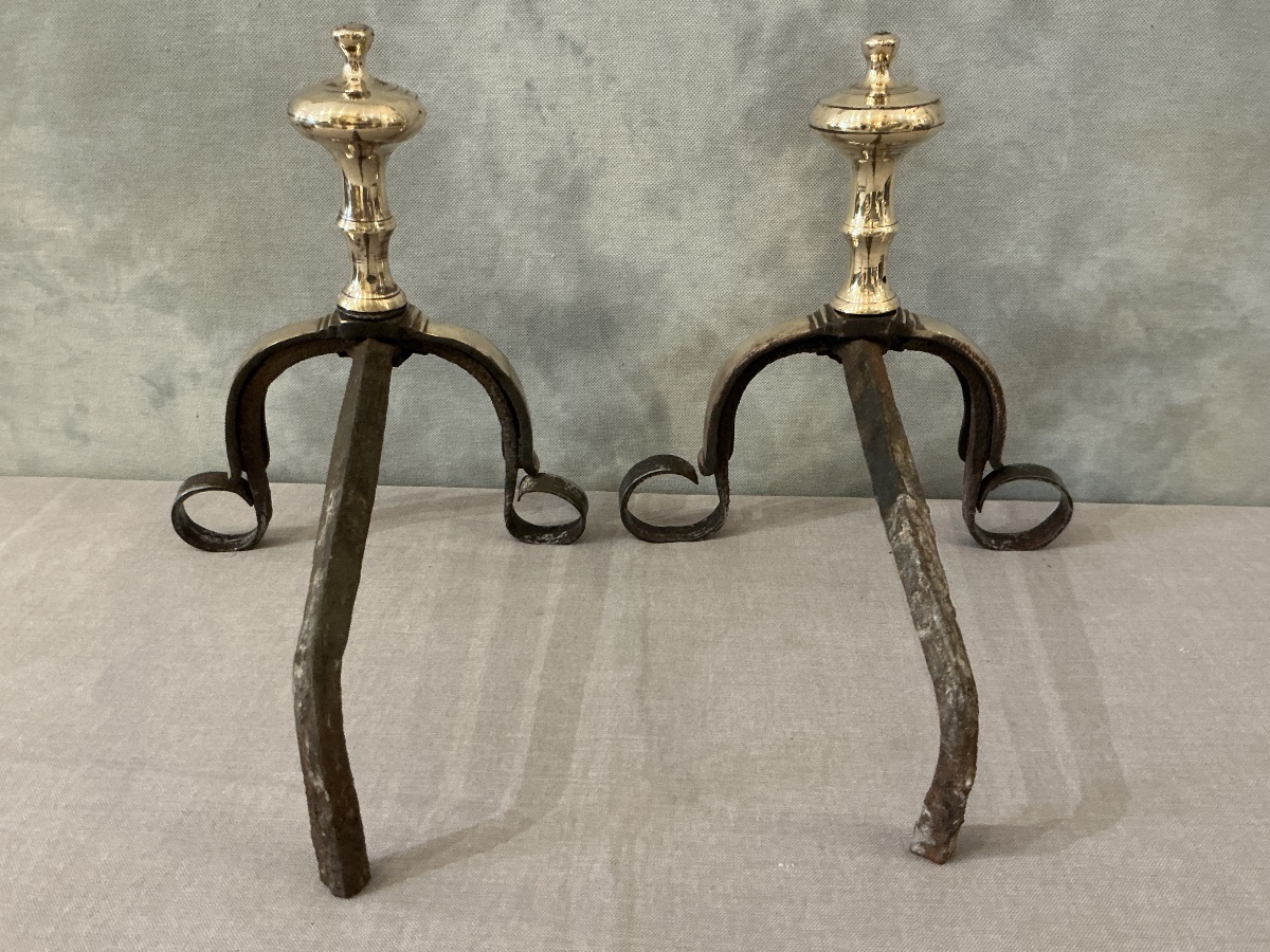 Petits chenets anciens en fer et laiton d’époque Louis XIV  17 ème -photo-3