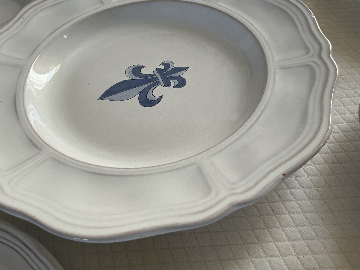 Quimper Henriot Earthenware Dinner Service With Fleur-de-lis Motifs, Circa 1970 -photo-2
