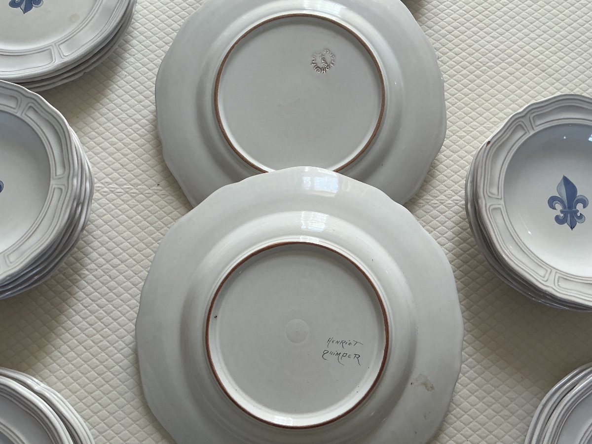 Quimper Henriot Earthenware Dinner Service With Fleur-de-lis Motifs, Circa 1970 -photo-3