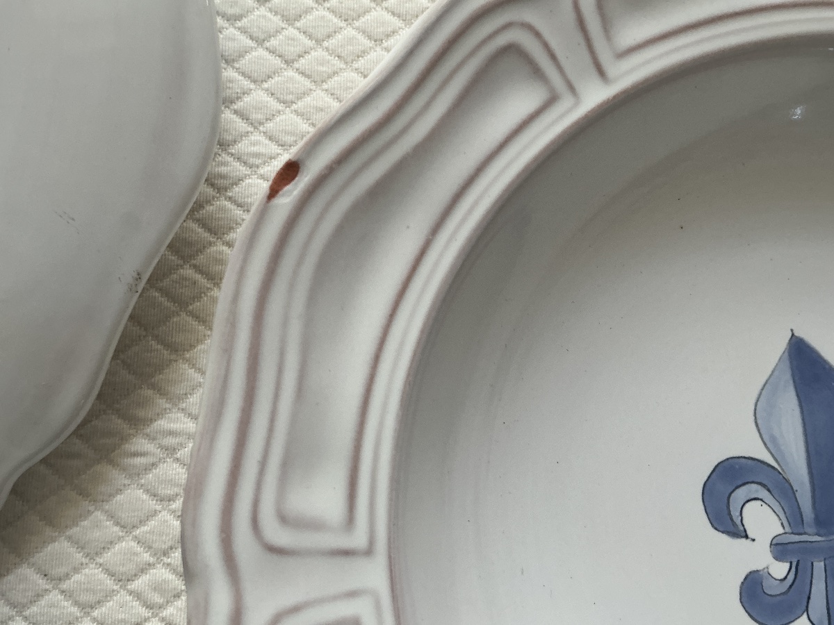 Quimper Henriot Earthenware Dinner Service With Fleur-de-lis Motifs, Circa 1970 -photo-4