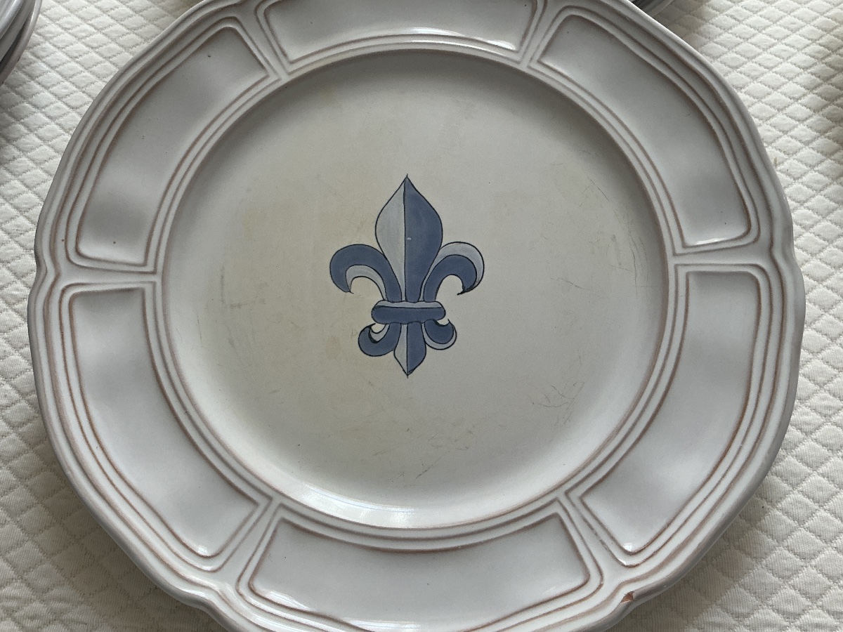 Quimper Henriot Earthenware Dinner Service With Fleur-de-lis Motifs, Circa 1970 -photo-2