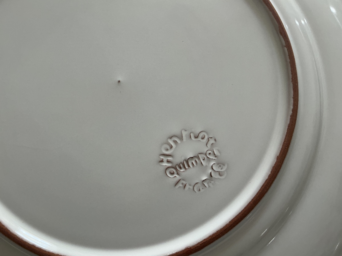 Quimper Henriot Earthenware Dinner Service With Fleur-de-lis Motifs, Circa 1970 -photo-3