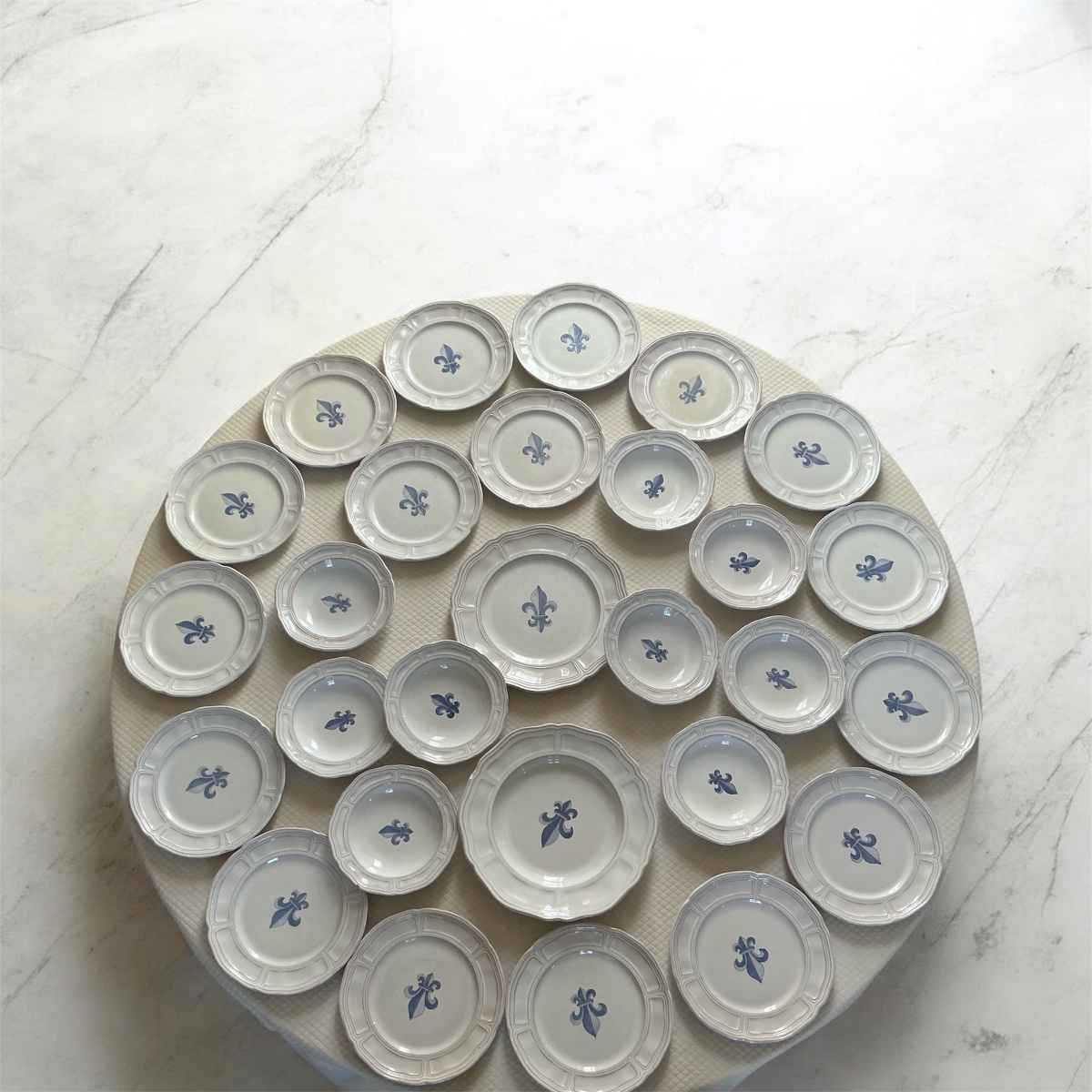 Quimper Henriot Earthenware Dinner Service With Fleur-de-lis Motifs, Circa 1970 -photo-6