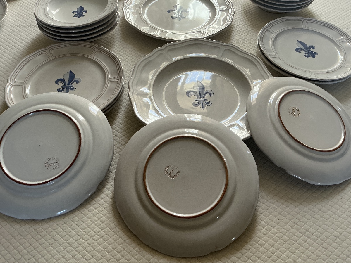 Quimper Henriot Earthenware Dinner Service With Fleur-de-lis Motifs, Circa 1970 -photo-8