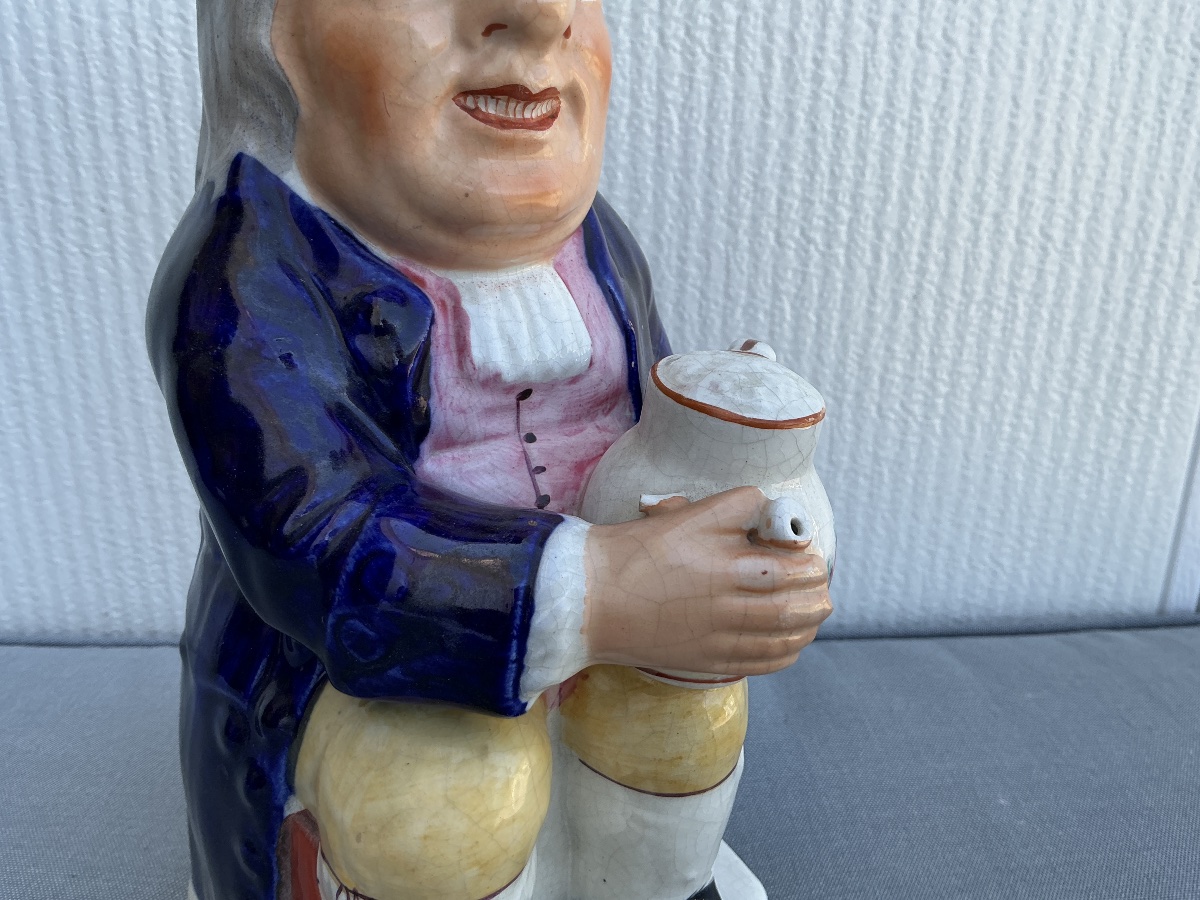 Pichet anthropomorphe en faïence anglaise  d’époque XX ème -photo-1