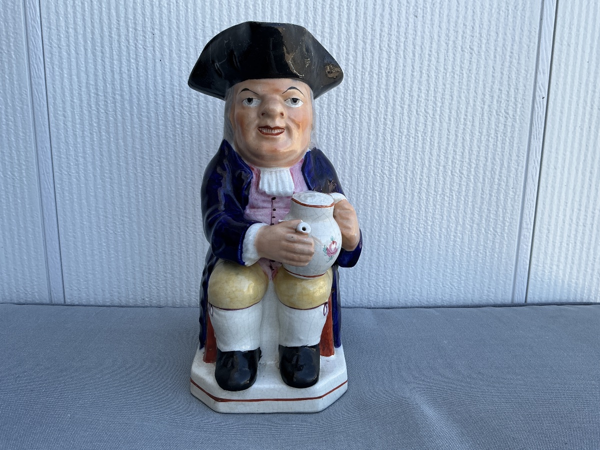 Pichet anthropomorphe en faïence anglaise  d’époque XX ème 