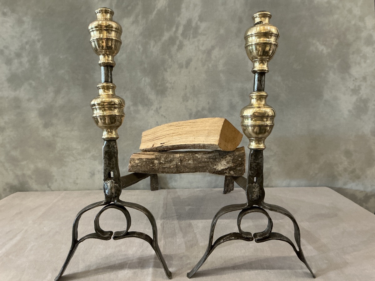 Paire de chenets anciens en fer et laiton d’époque 17 ème 