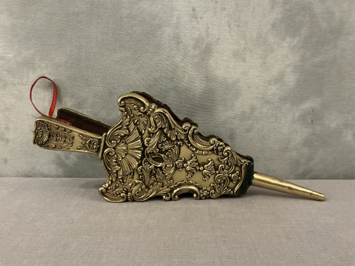 Soufflet de cheminée ancien en laiton poli d’époque  début 19 ème. 