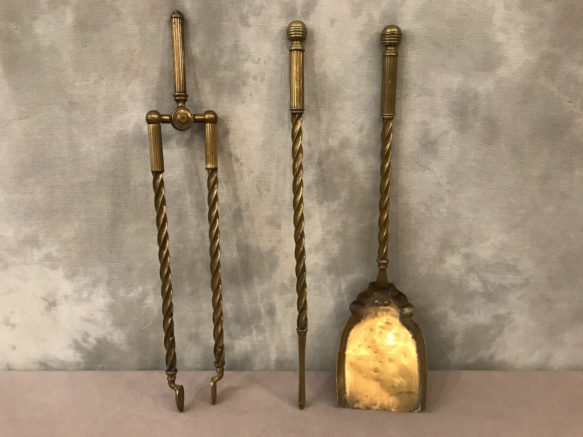 Ensemble De Trois Pièces En  Laiton Torsadé D’époque 19ème Anglais 
