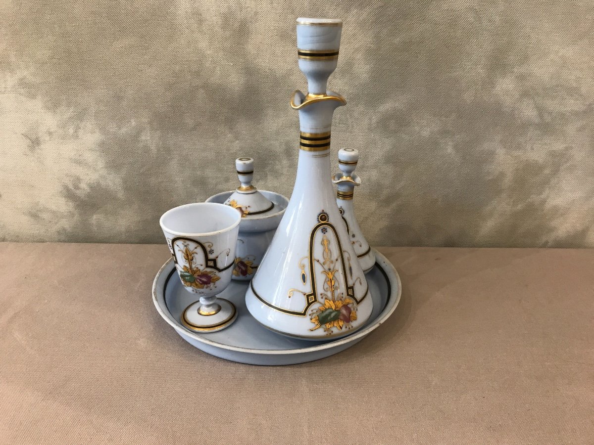 Service De Nuit En Opaline Bleu, Or Et Fleuris D’époque 19 ème 