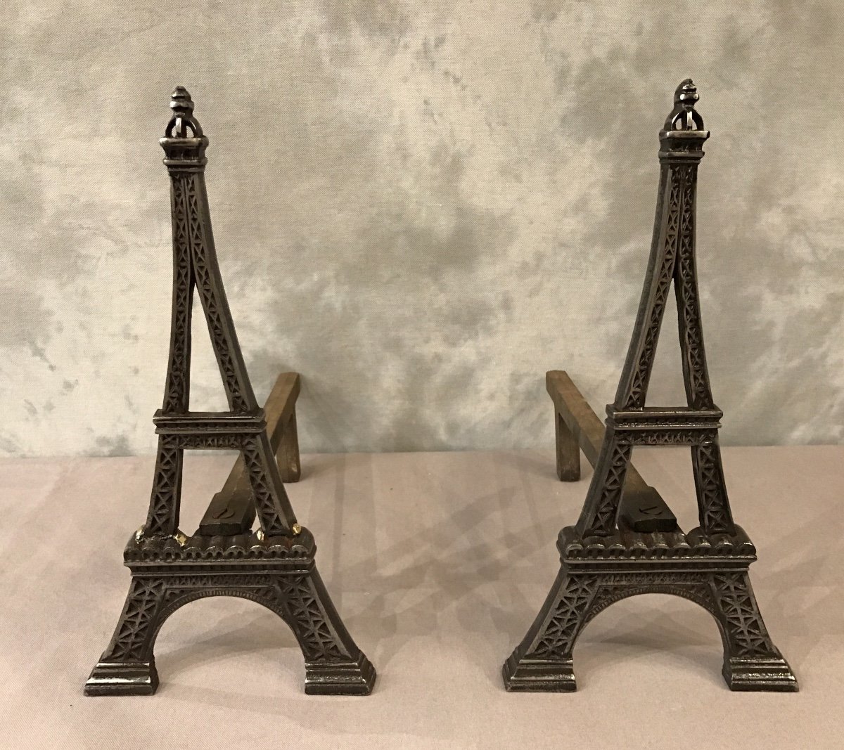 Chenets  Ancien En Fonte poli Représentant La Tour Eiffel Vers 1900 -photo-3