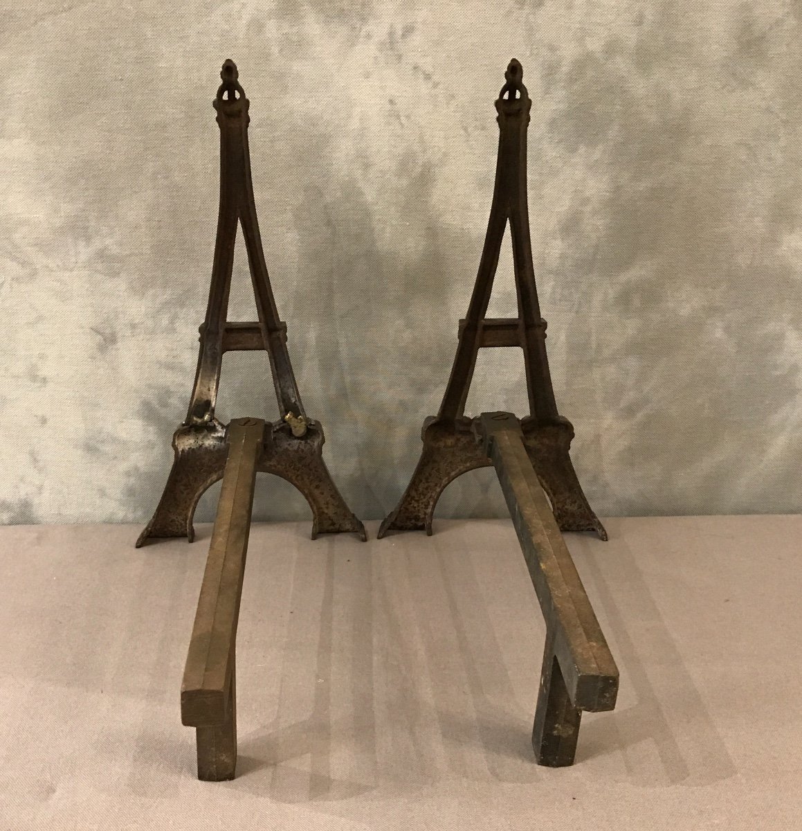 Chenets  Ancien En Fonte poli Représentant La Tour Eiffel Vers 1900 -photo-3