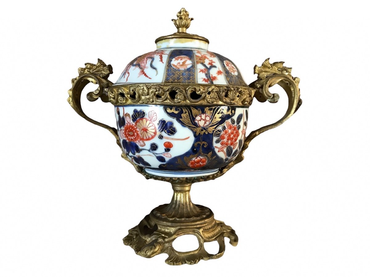 Pot Covered In Imaris On A 19th Century Gilt Bronze Frame