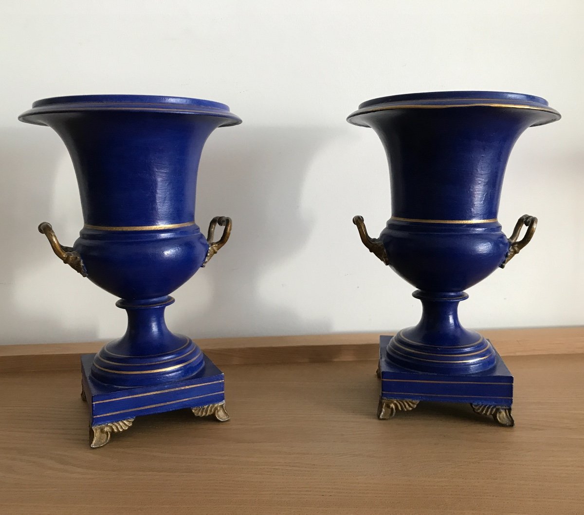 Pair Of Medecis Shaped Vases In Painted Sheet From The 19th Time